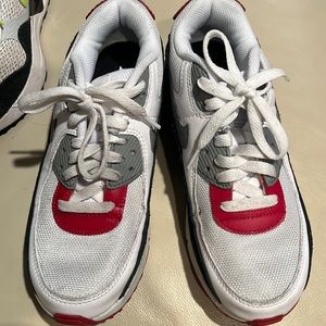 Boys air max size 5. Like new